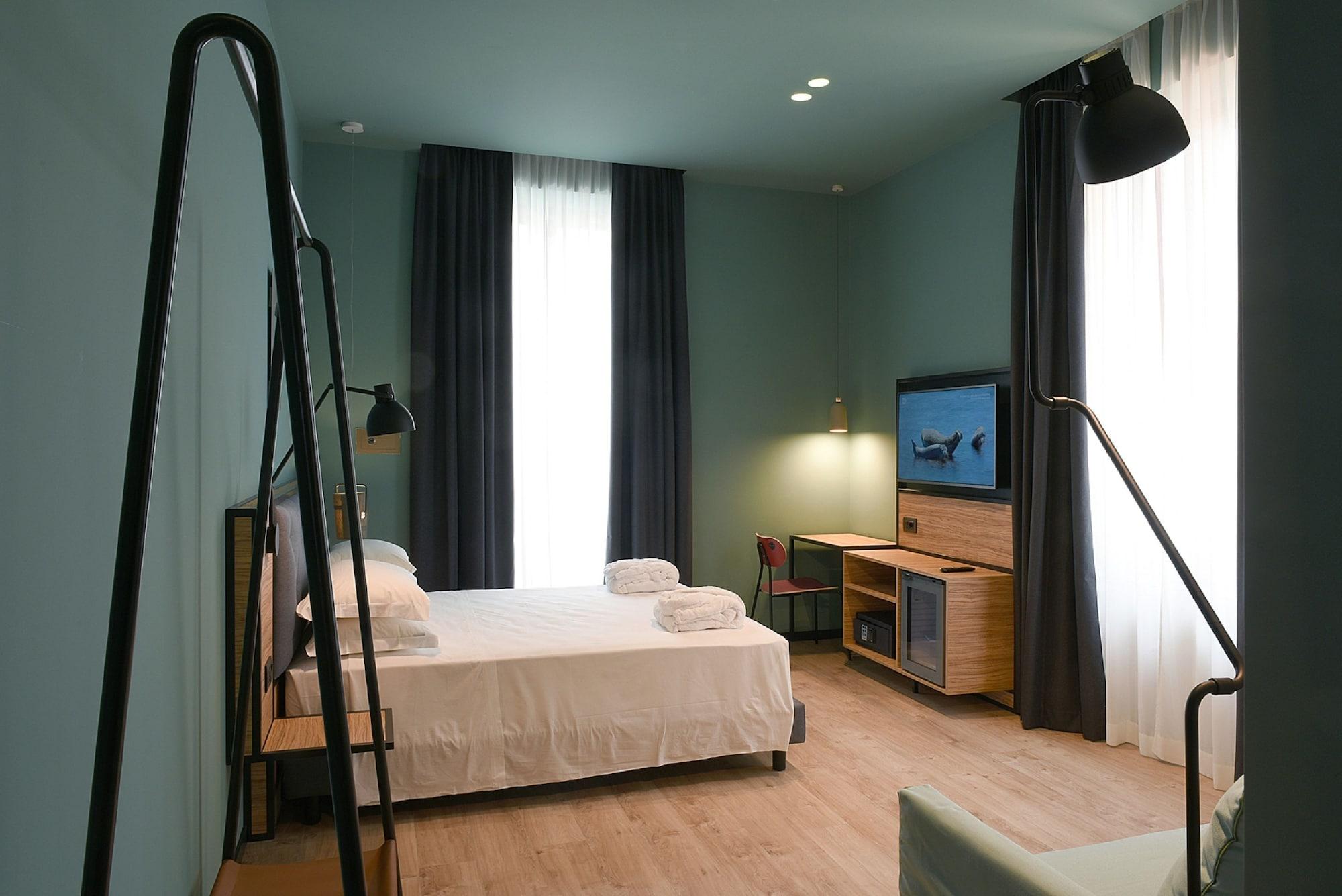 Hotel The Poet 4*