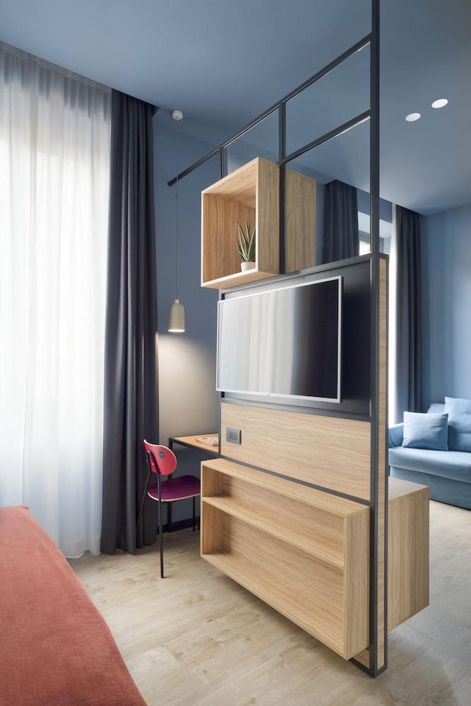 Hotel The Poet 4*
